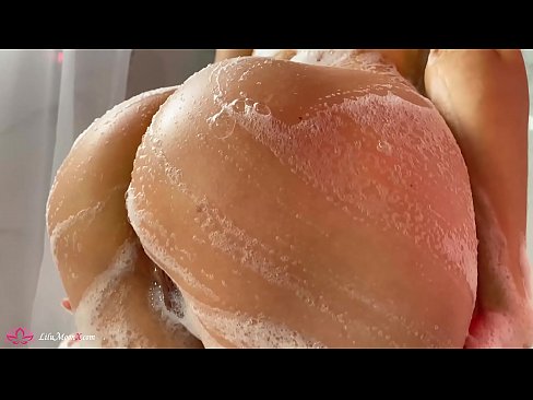 ❤️ سبزه با ارتعاش گربه خودارضایی می کند تا ارگاسم شدید در دوش گرفتن ❌ لعنتی در ما ❤